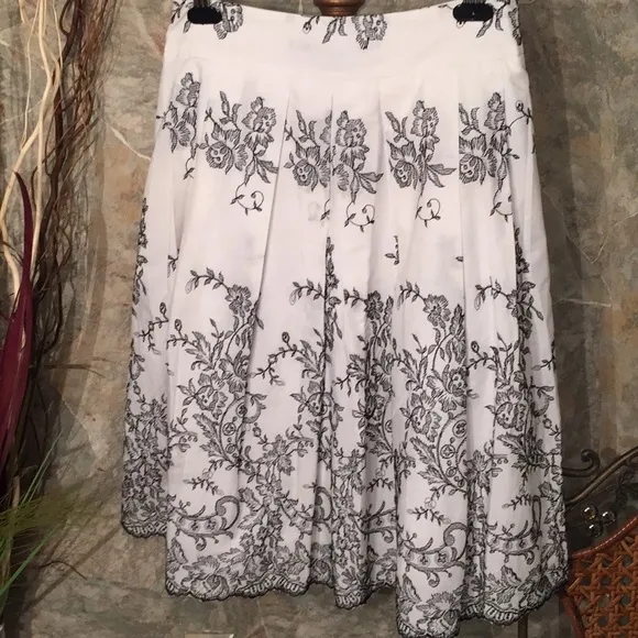 Isda &amp; co 🌹 Stunning embroidered skirt