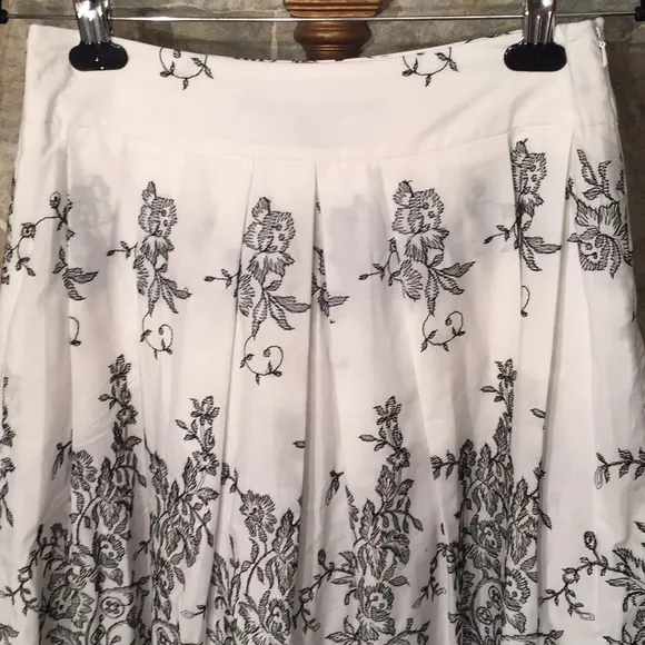 Isda &amp; co 🌹 Stunning embroidered skirt