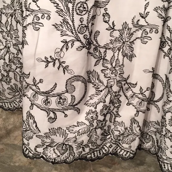 Isda &amp; co 🌹 Stunning embroidered skirt