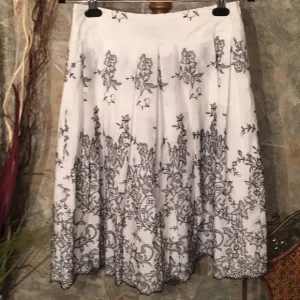Isda &amp; co 🌹 Stunning embroidered skirt