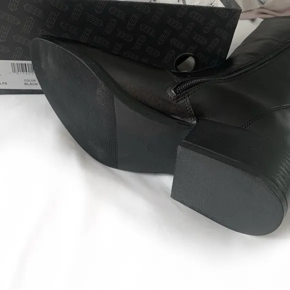 ITALIAN SHOEMAKERS Black Leather Knee Boot!