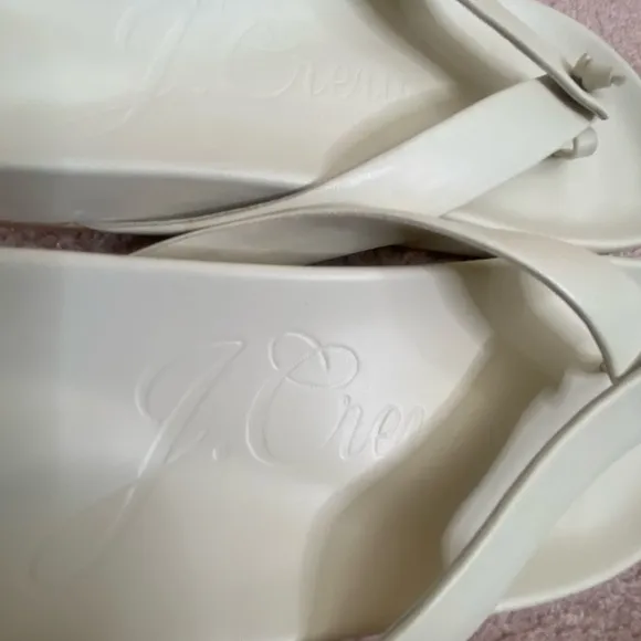 J CREW Pacific leather thong sandals in off white Size 6.5 NEW