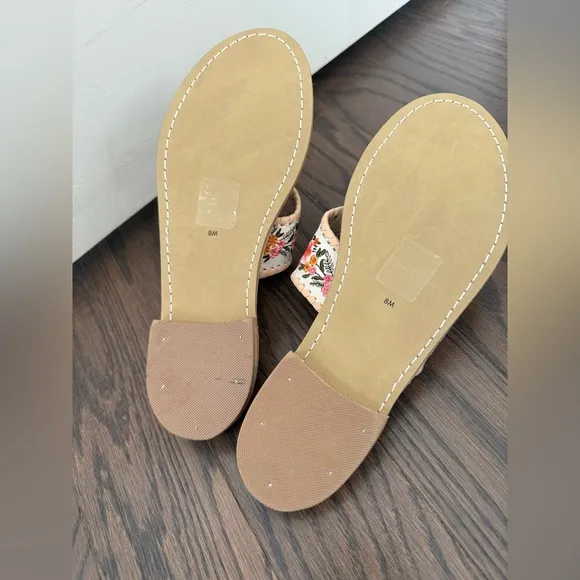 JACK ROGERS LIMITED EDITIONPINEAPPLE FLORAL THONG SANDALS