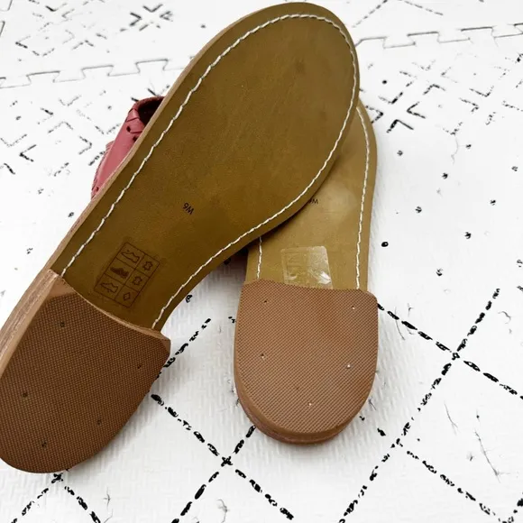 Jack Rogers- NEW Leather Flat Thong Sandals - 9