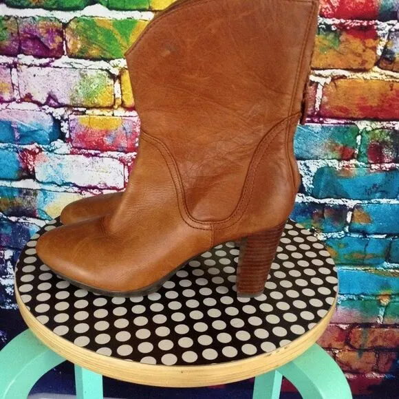Johnston &amp; Murphy Heeled Leather Boots Booties Stacked heel 6.5 Medium