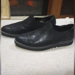 Johnston and Murphy Black Slip On Loafers