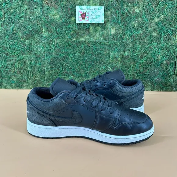 Jordan 1 Low SE (GS) ‘Black Elephant’