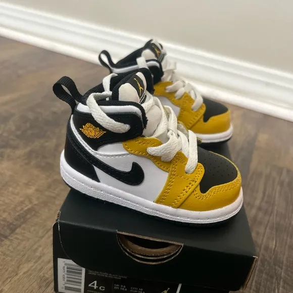 Jordan 1 Mid Kids' Black and Yellow Sneakers