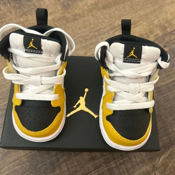 Jordan 1 Mid Kids' Black and Yellow Sneakers