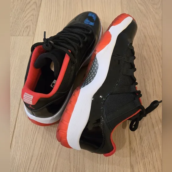 Jordan 11 Low - BRED