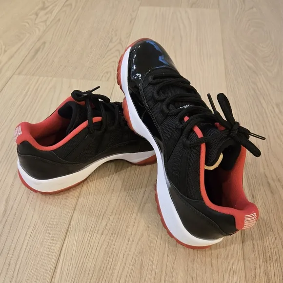 Jordan 11 Low - BRED