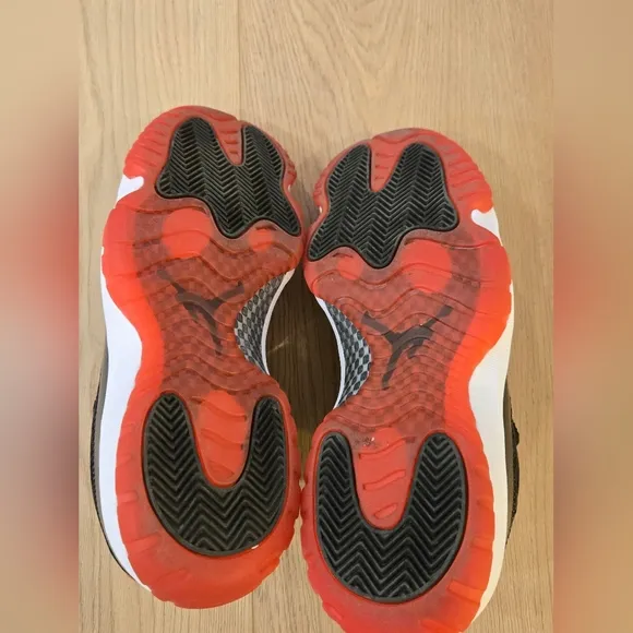 Jordan 11 Low - BRED