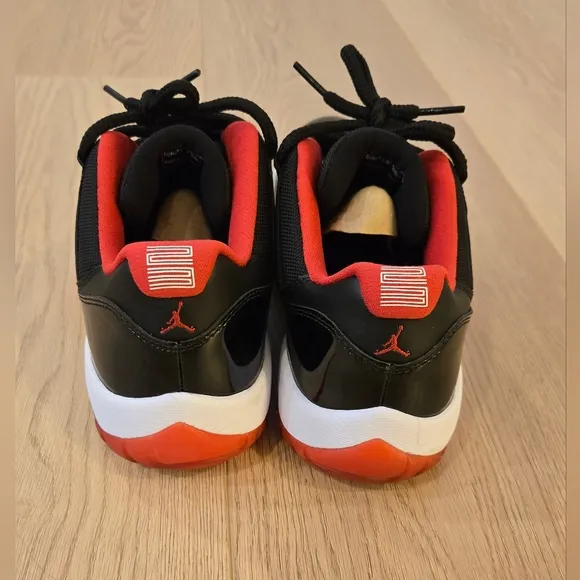Jordan 11 Low - BRED