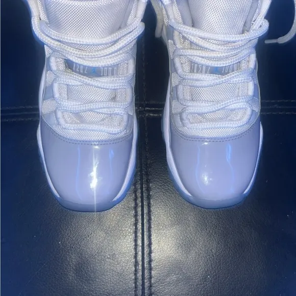 Jordan 11 low grey size 4y