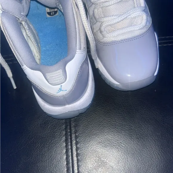 Jordan 11 low grey size 4y