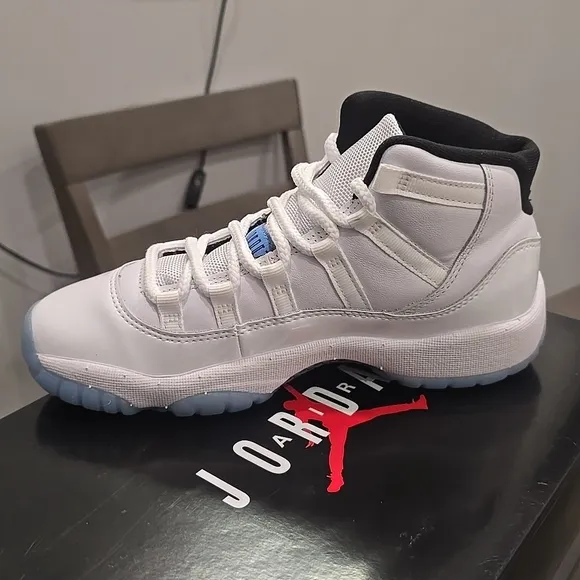 Jordan 11 Retro Legend Blue/ Columbia 4.5y, 6w