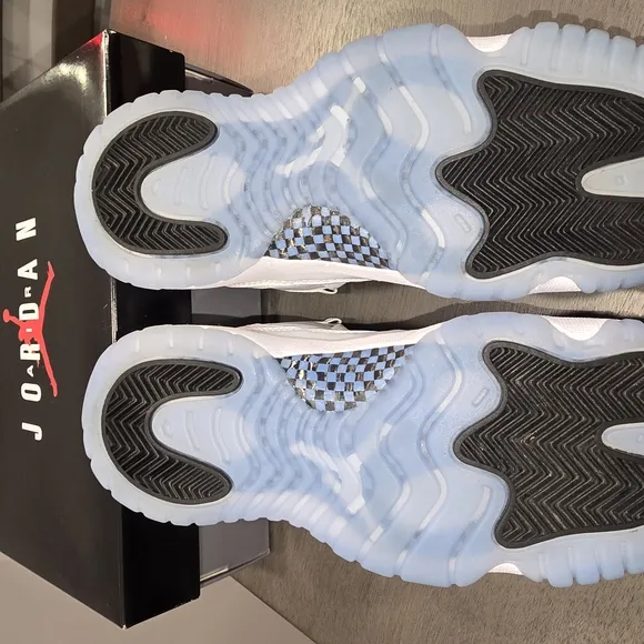 Jordan 11 Retro Legend Blue/ Columbia 4.5y, 6w