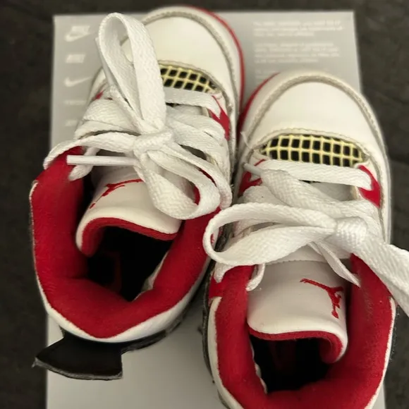 Jordan 4 RetroFire Red size 6c