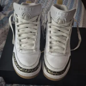 Jordan 4s White and Gold Sneakers