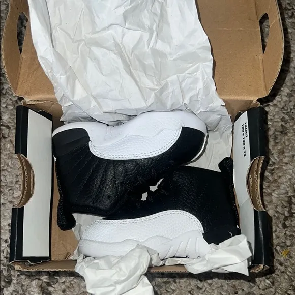 Jordan Black and White (Size 4C) great condition!