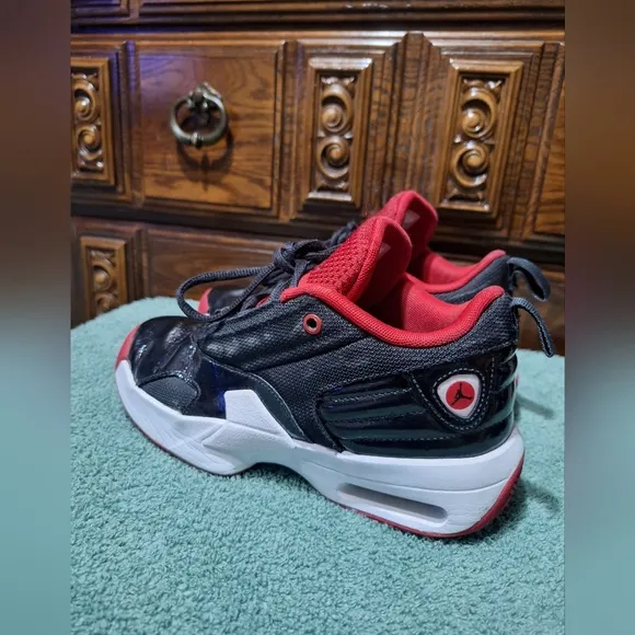 Jordan Boy's Max Aurora 6
