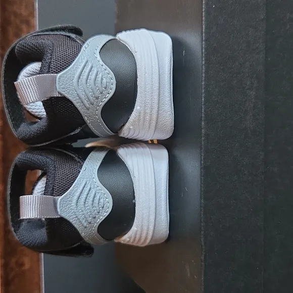 JORDAN MAX AURA 5(TD)