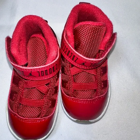 Jordan Red Mesh Sneakers for Everyday Wear
