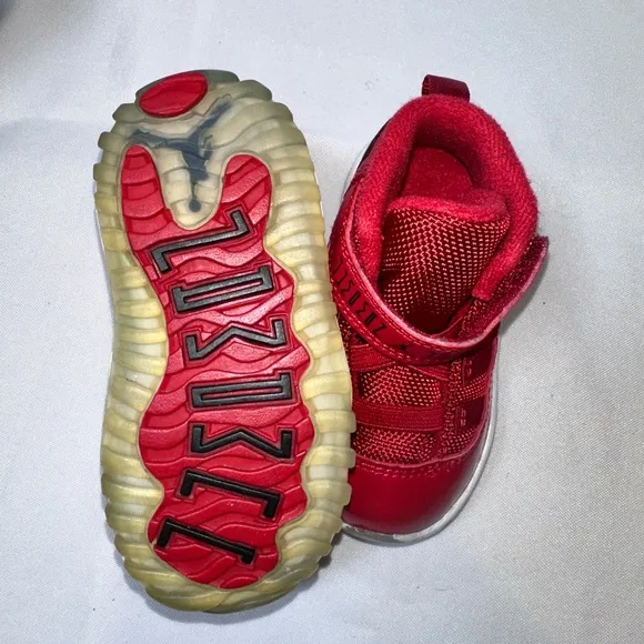 Jordan Red Mesh Sneakers for Everyday Wear