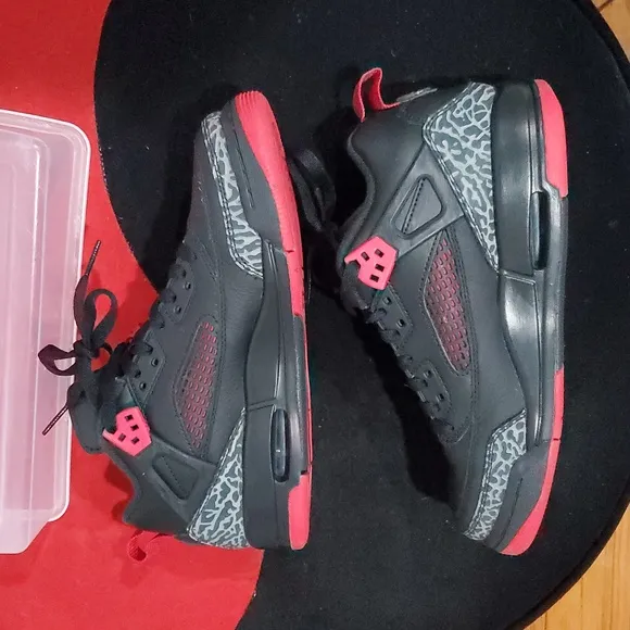 Jordan Spizike Low Bred Sneakers In Black And Red Size 6Y