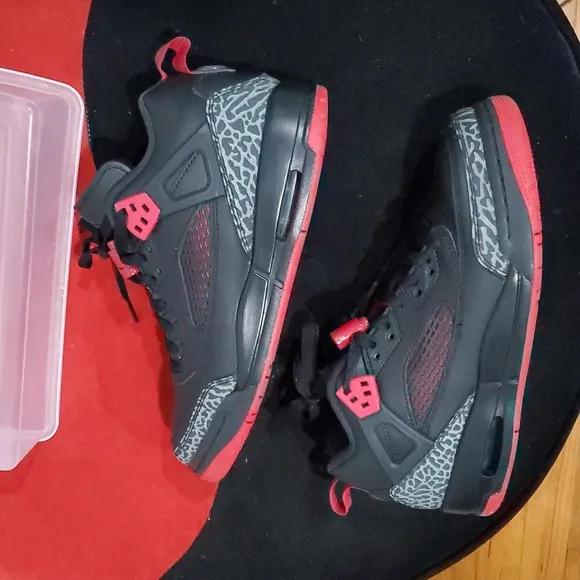 Jordan Spizike Low Bred Sneakers In Black And Red Size 6Y
