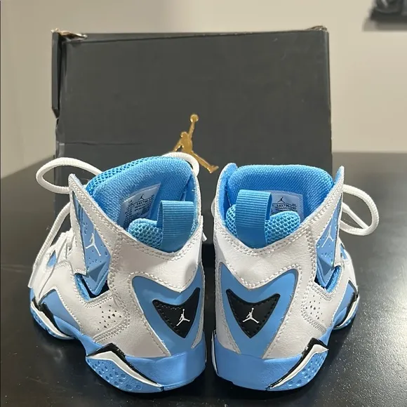 JORDAN TRUE FLIGHT Kid’s Blue and White Sneakers