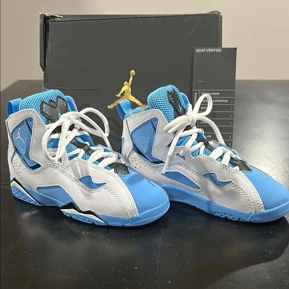 JORDAN TRUE FLIGHT Kid’s Blue and White Sneakers