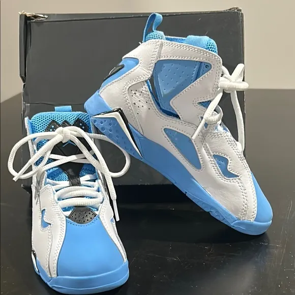 JORDAN TRUE FLIGHT Kid’s Blue and White Sneakers