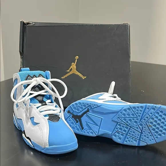 JORDAN TRUE FLIGHT Kid’s Blue and White Sneakers