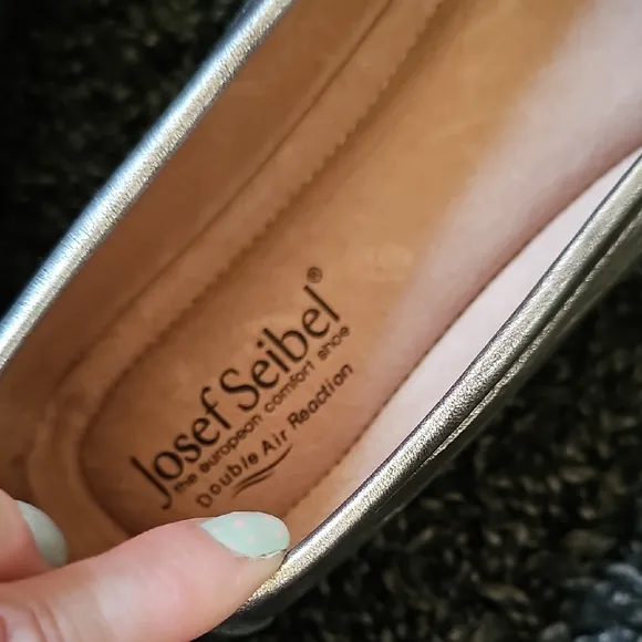 Josef Seibel Elina Classy Stand Out Silver Leather Tassel Flats Size 41 9.5