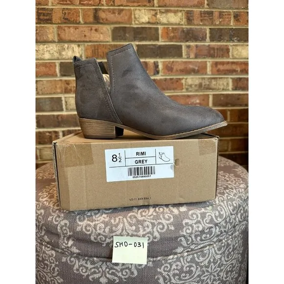 Journee Collection Womens Rimi Faux Suede Stacked Heel Ankle Boots Gray Size 8.5