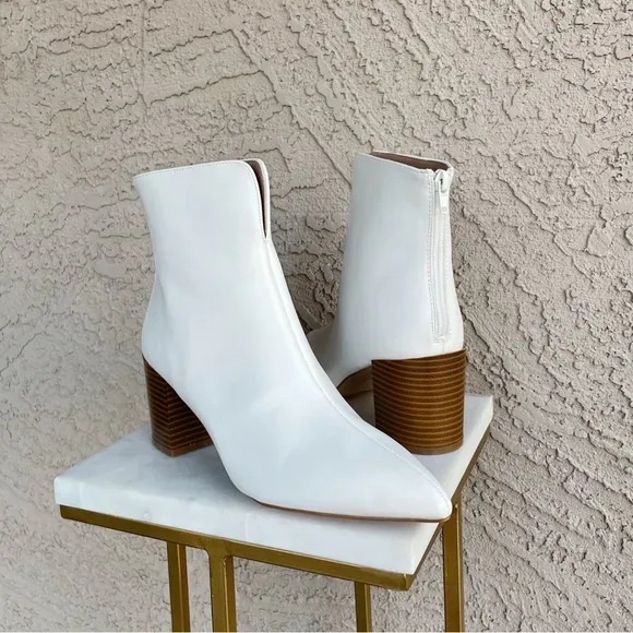 JOURNEE NWT Ivory White Faux Leather Pointy Toe V Cut Block Heel Booties Boots 8