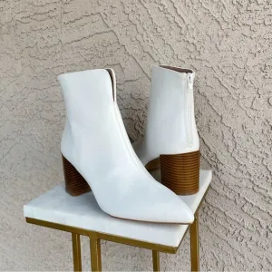 JOURNEE NWT Ivory White Faux Leather Pointy Toe V Cut Block Heel Booties Boots 8