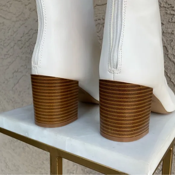 JOURNEE NWT Ivory White Faux Leather Pointy Toe V Cut Block Heel Booties Boots 8