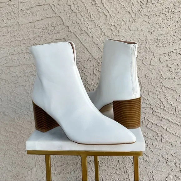 JOURNEE NWT Ivory White Faux Leather Pointy Toe V Cut Block Heel Booties Boots 8