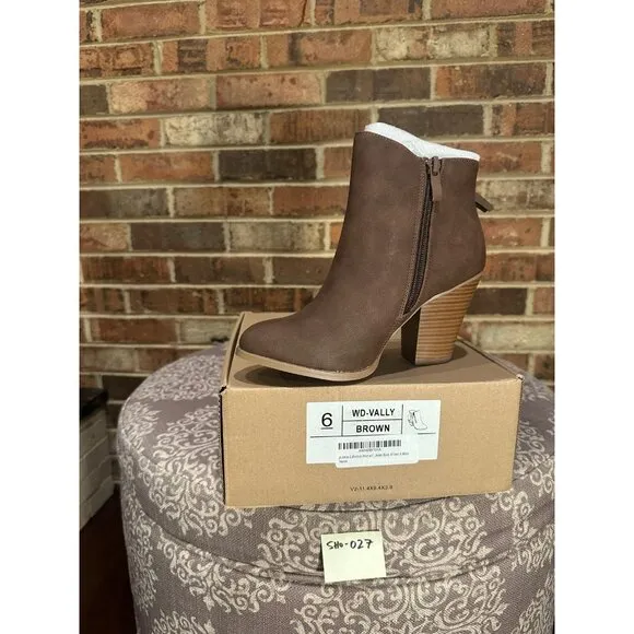 Journee Womens Vally Wide Width Inside Zip Stacked Heel Ankle Boots Brown Size 6