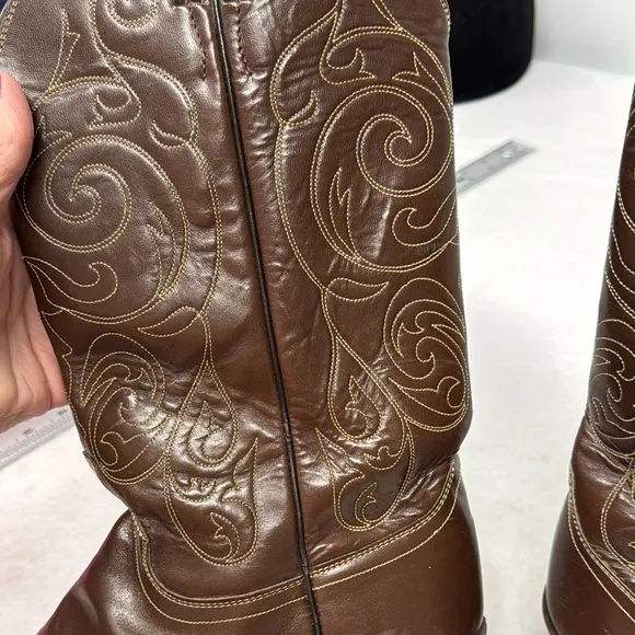 Justin Boots Brown Western Cowboy Boots with Intricate Stitching Dressy 9.5 D
