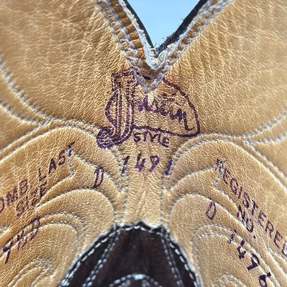 Justin Boots Brown Western Cowboy Boots with Intricate Stitching Dressy 9.5 D