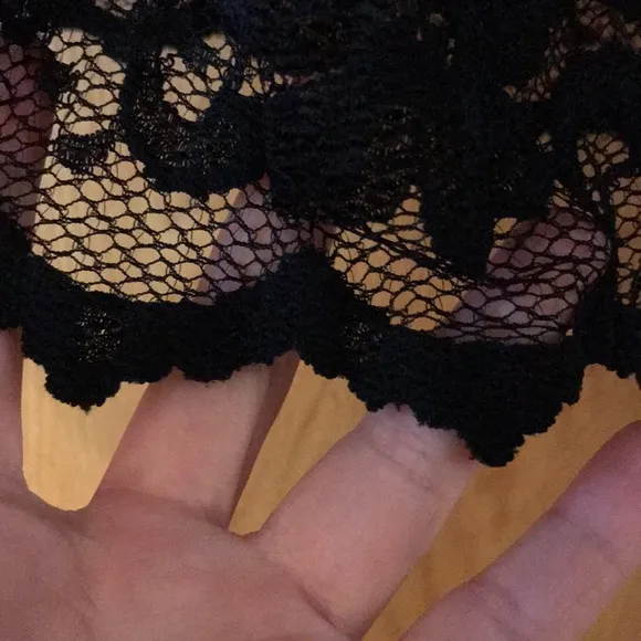 Karen Kane little black dress lace scalloped v neck empire waist cocktail EUC