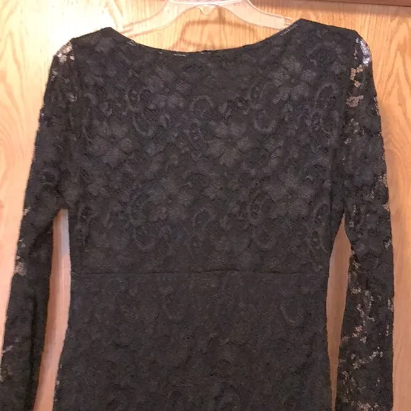 Karen Kane little black dress lace scalloped v neck empire waist cocktail EUC