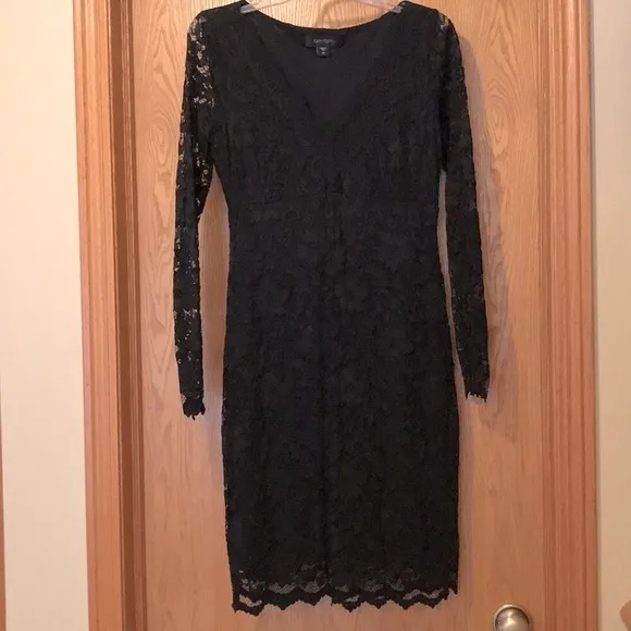 Karen Kane little black dress lace scalloped v neck empire waist cocktail EUC