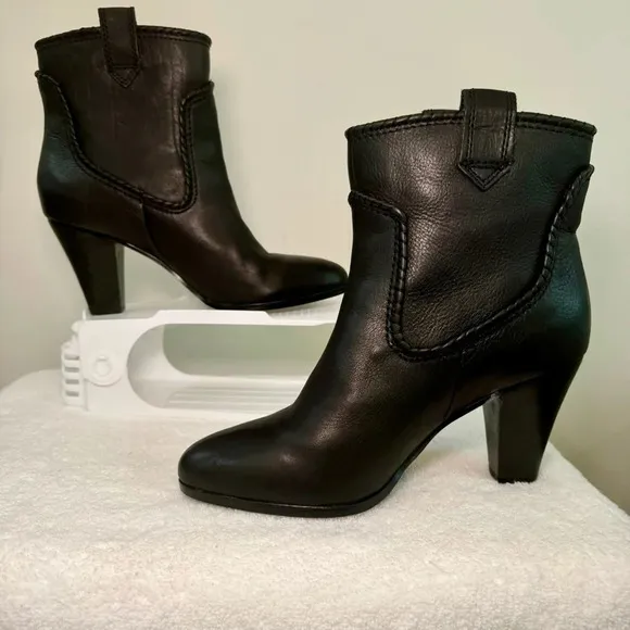 Karl Lagerfeld Paris ‘Provence’ Black Leather Western Ankle Boots Women’s Sz 7.5