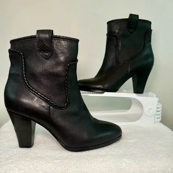 Karl Lagerfeld Paris ‘Provence’ Black Leather Western Ankle Boots Women’s Sz 7.5