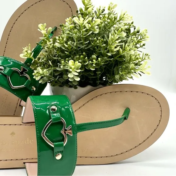 Kate Spade Cassis Patent Green Thong Sandals Size 9