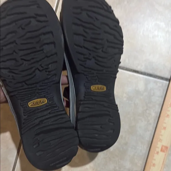 Keen Black hiking Sandals for Women adventure rose Sz 7